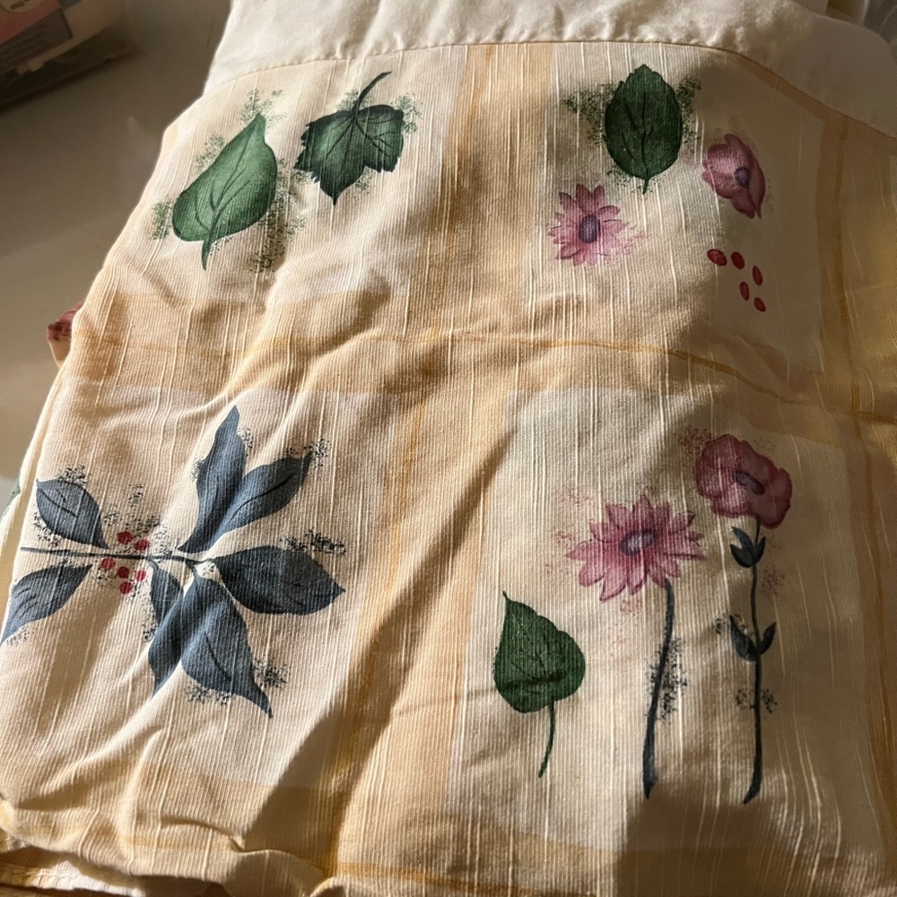Floral Print bed skirt  (only) new full size new no tag